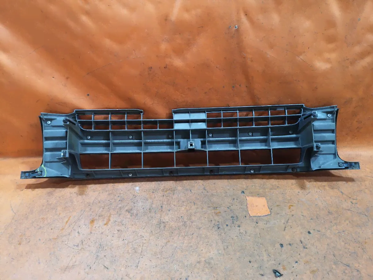 Решетка радиатора 62310-1W01 на Infiniti Qx4 R50-0