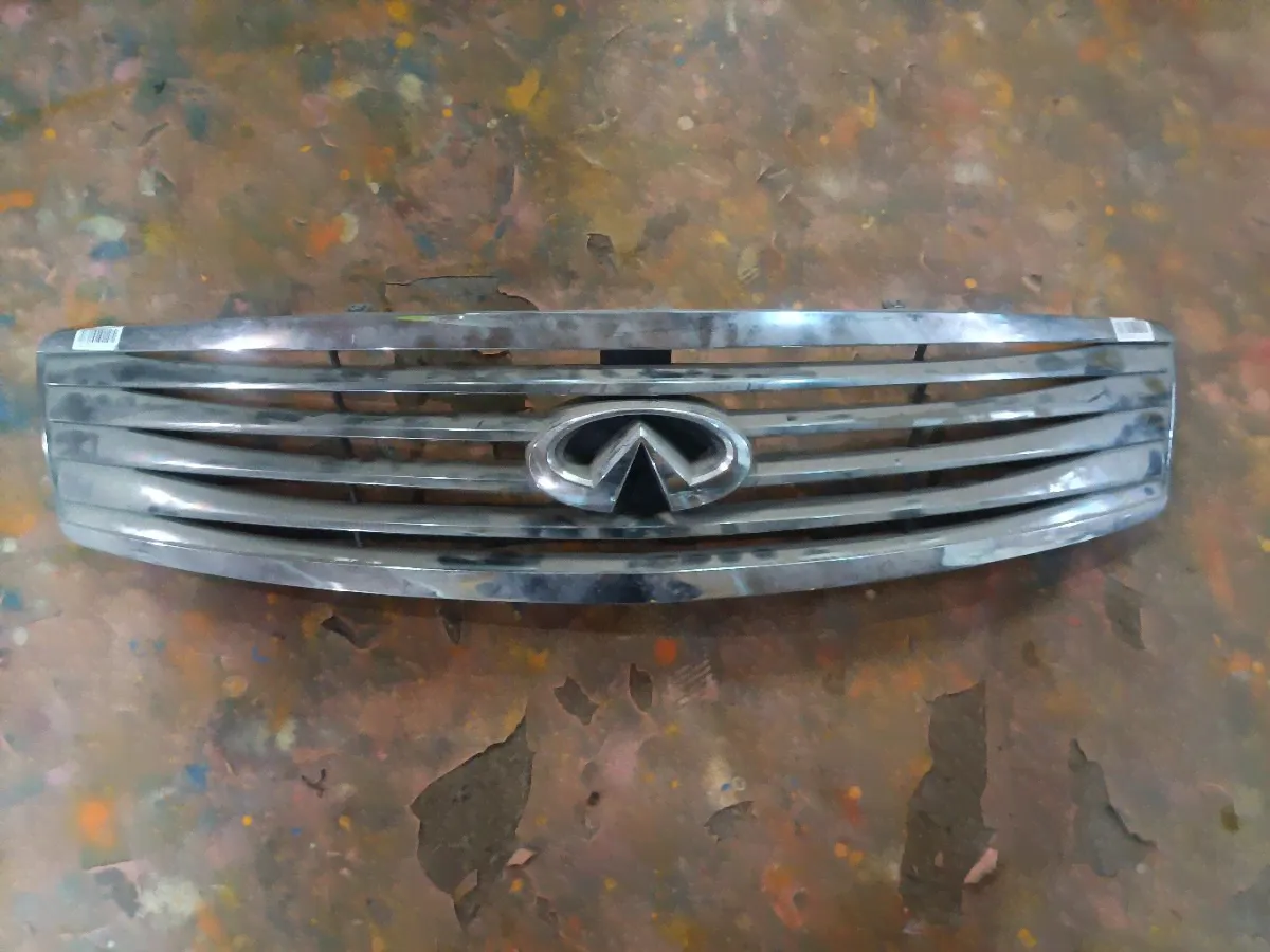 Решетка радиатора на Nissan Infiniti G35 V36-0