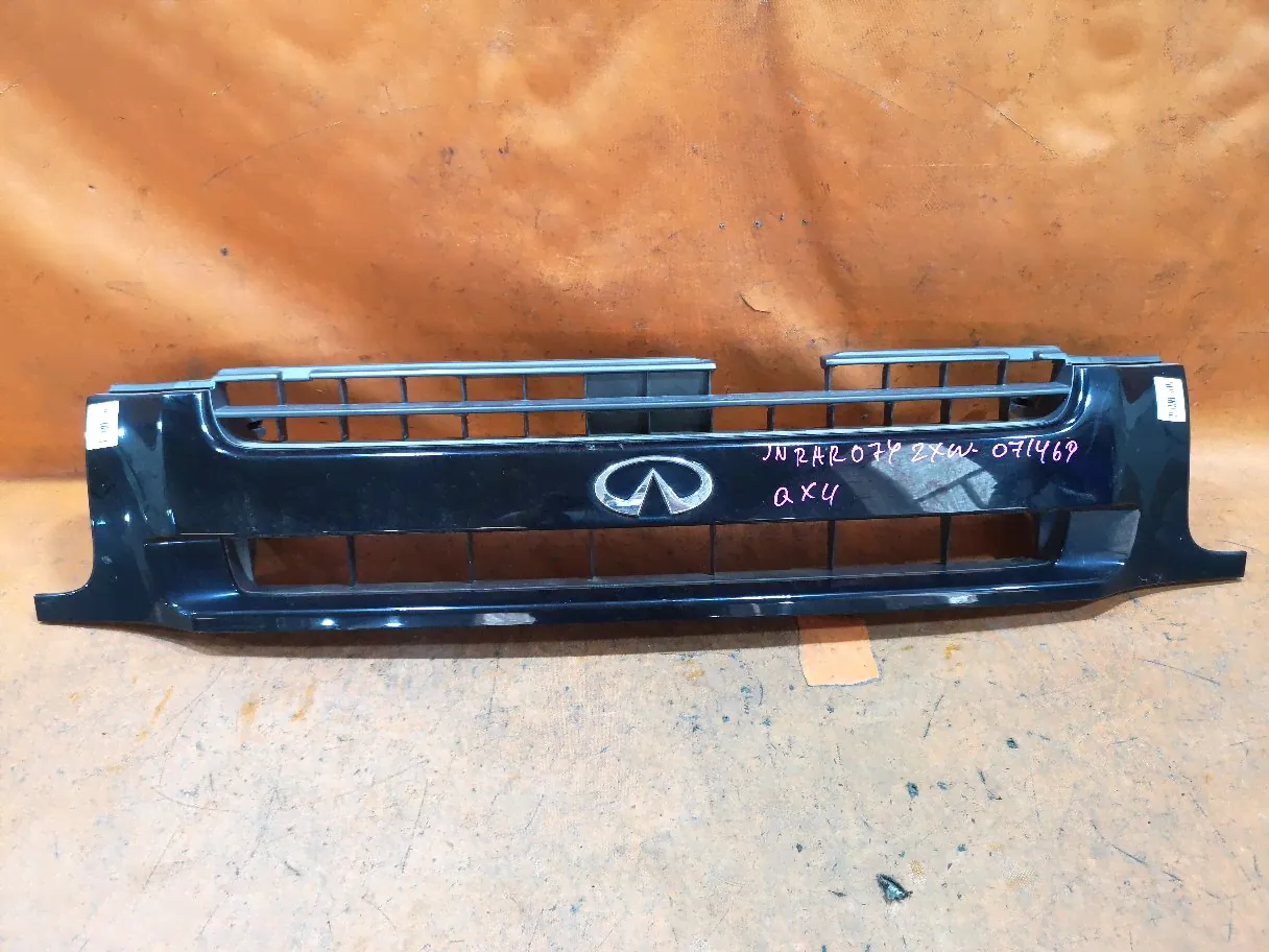 Решетка радиатора 62310-1W01 на Infiniti Qx4 R50-2
