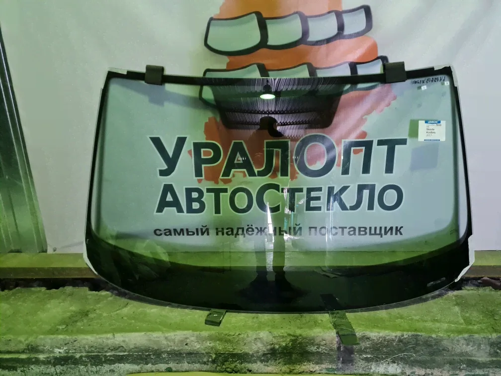 Лобовое стекло Infiniti G 25/35/37 4D-0